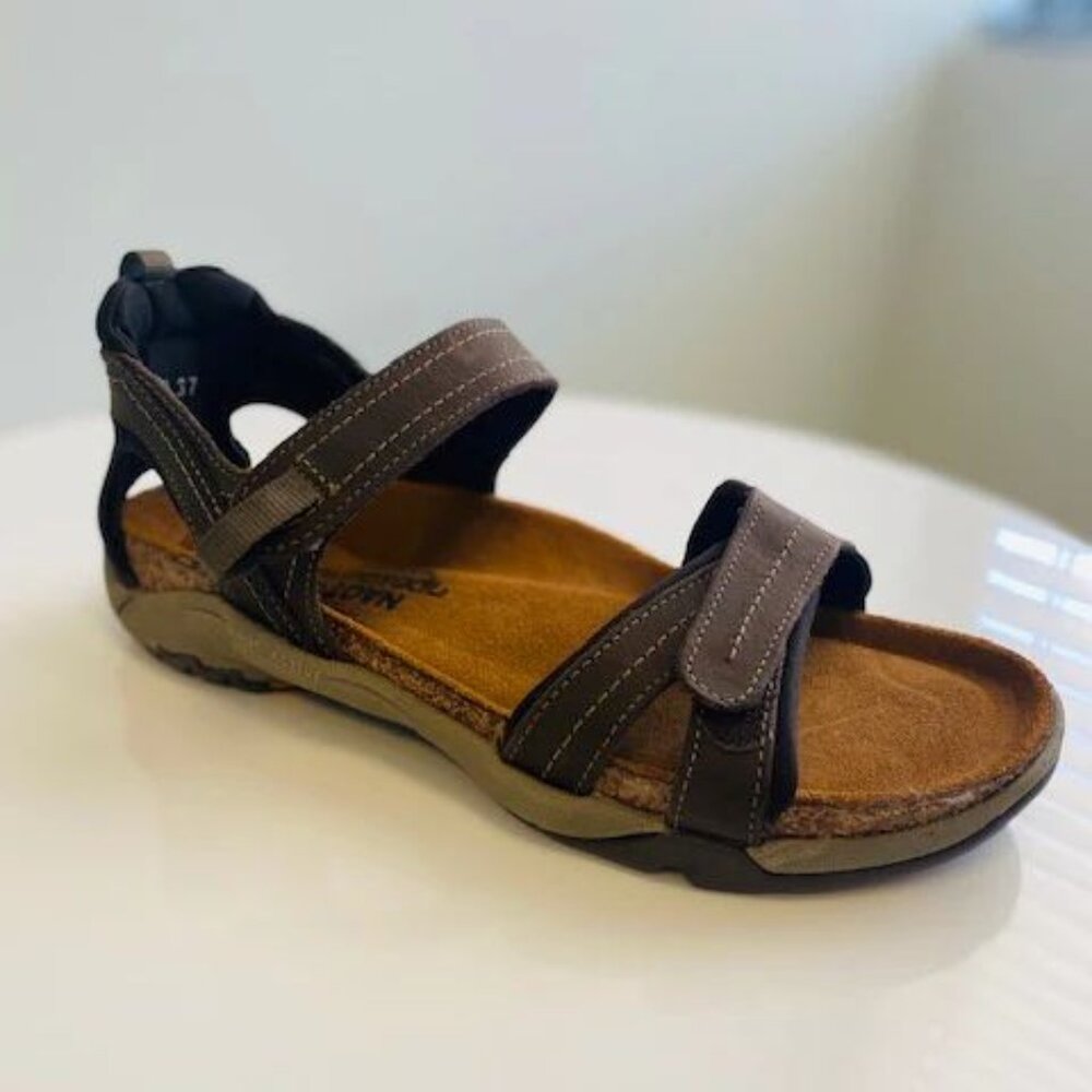 NEW Naot Flow Bison Nubuck Sandal